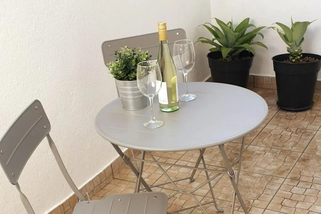Modern Retreat With Patio Near The Airport - Oha I Apartman Lisboa 0*,  Portugália