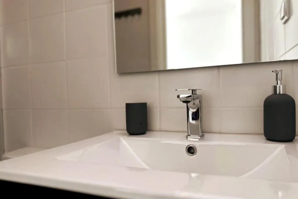Modern Retreat With Patio Near The Airport - Oha I Apartman Lisboa Portugália