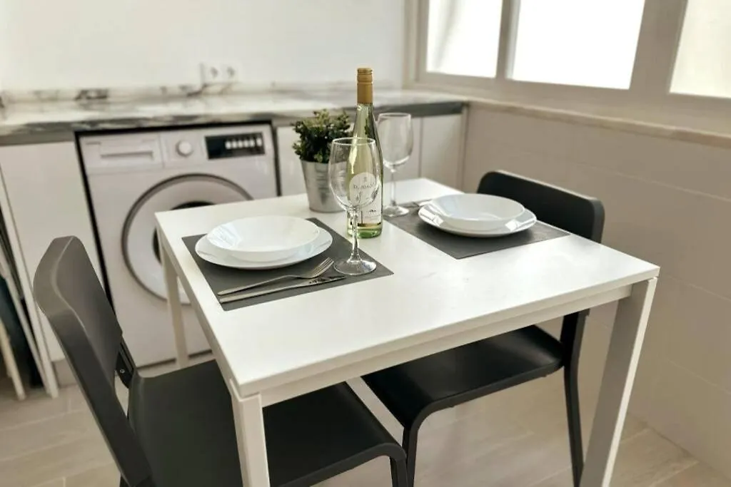Modern Retreat With Patio Near The Airport - Oha I Apartman Lisboa