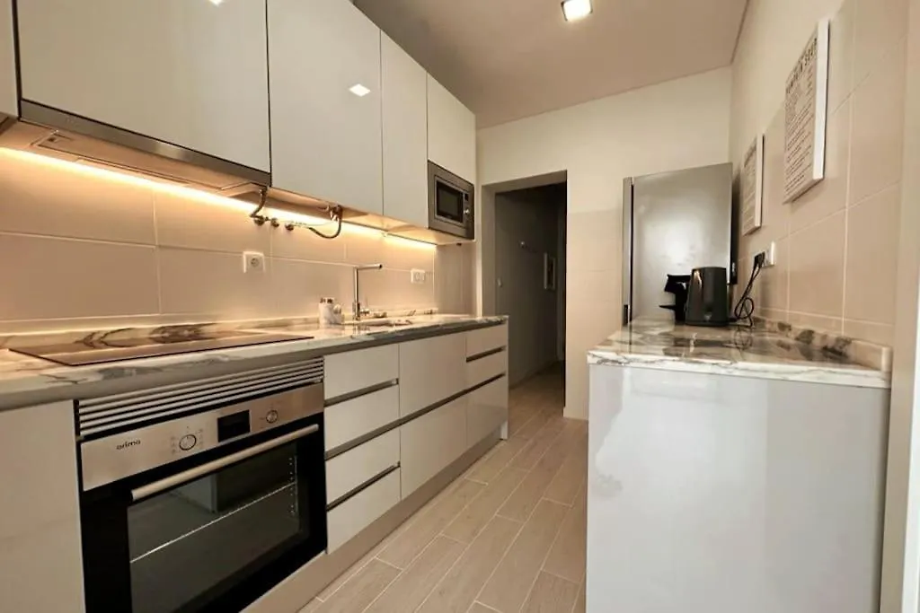 Modern Retreat With Patio Near The Airport - Oha I Apartman Lisboa 0*,  Portugália