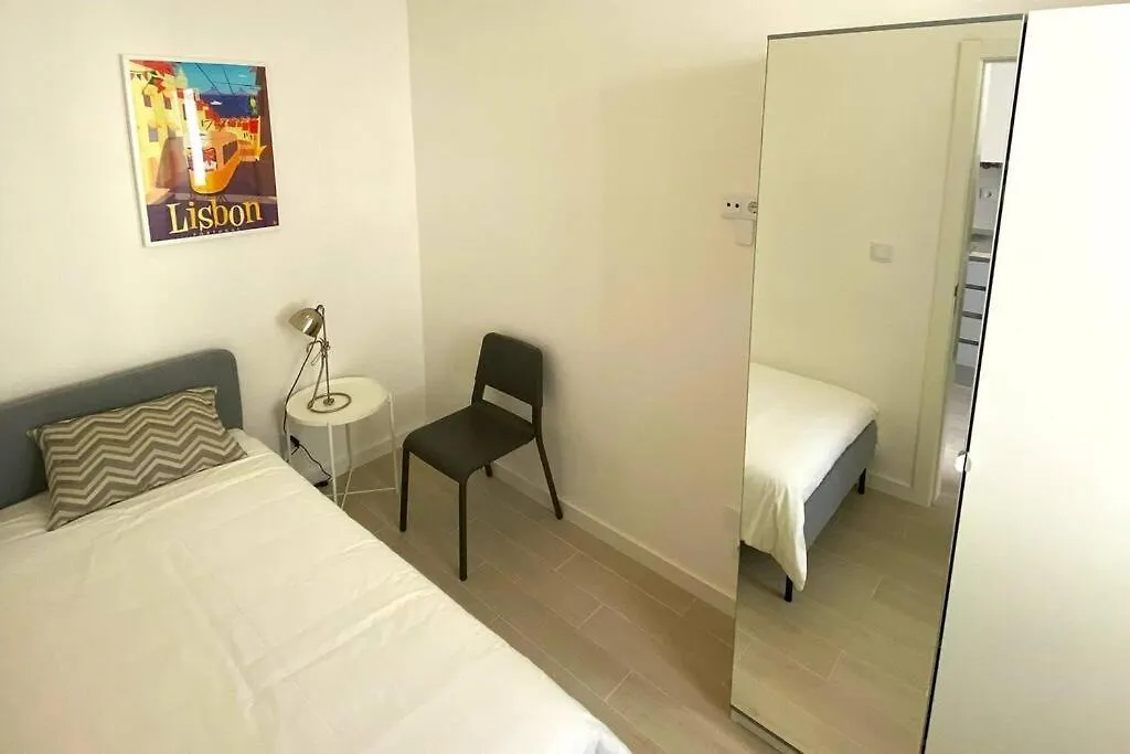 Modern Retreat With Patio Near The Airport - Oha I Apartman Lisboa 0*,