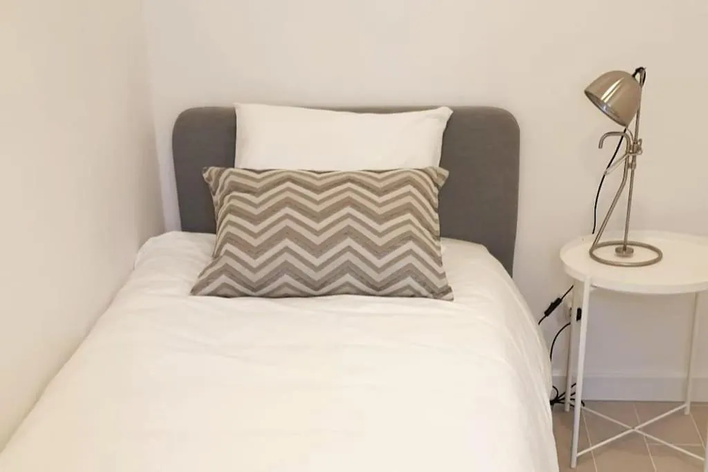 Modern Retreat With Patio Near The Airport - Oha I Appartement Lissabon