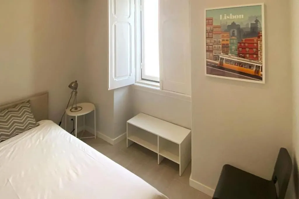 Modern Retreat With Patio Near The Airport - Oha I Appartement Lissabon Portugal