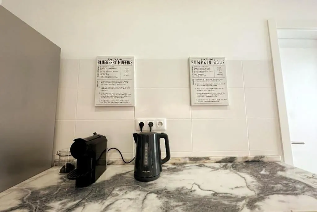 Modern Retreat With Patio Near The Airport - Oha I Appartement Lissabon