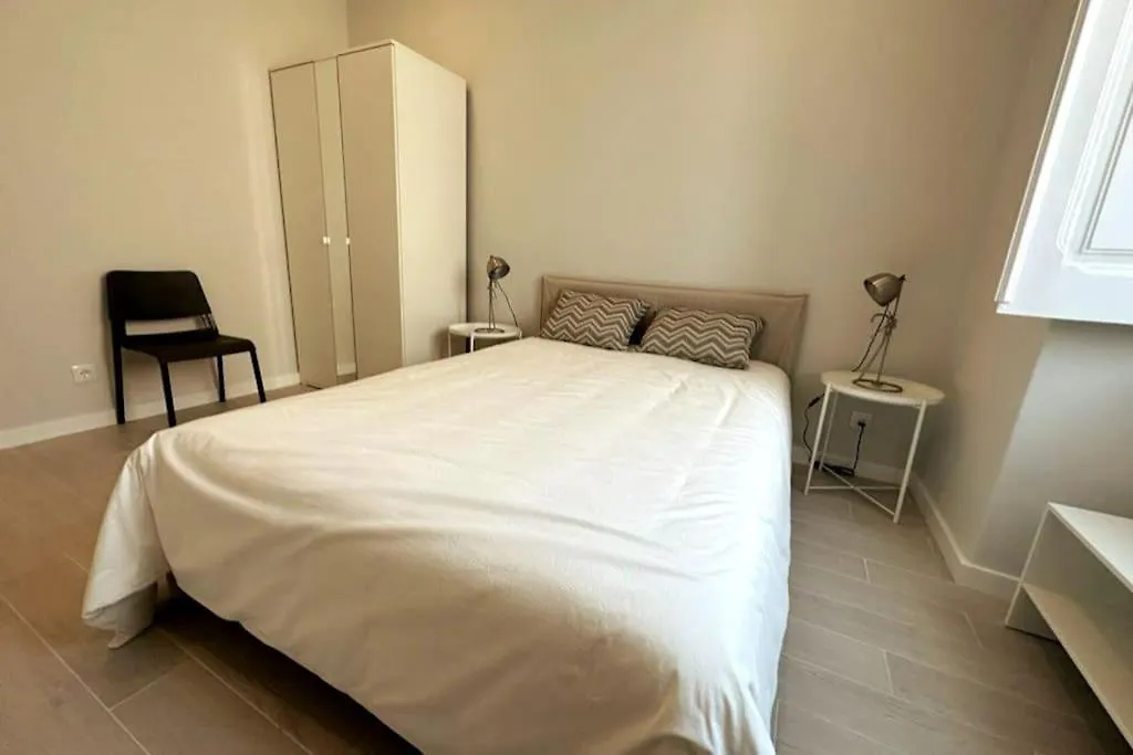 Modern Retreat With Patio Near The Airport - Oha I Appartement Lissabon Portugal